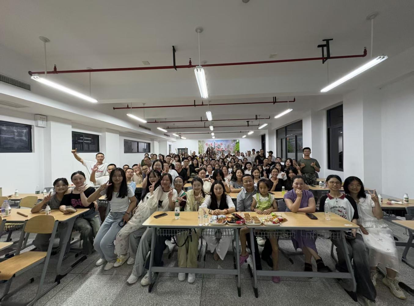 凝聚新生情谊，传递学院关怀——bevitor伟德国际1946中秋晚会